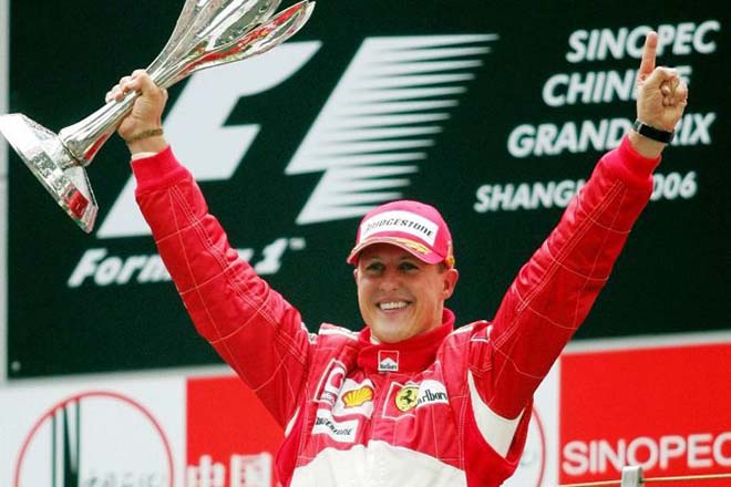 Làng F1 xôn xao: Schumacher &#34;cưỡi&#34; Ferrari gợi nhớ thời hoàng kim - 2