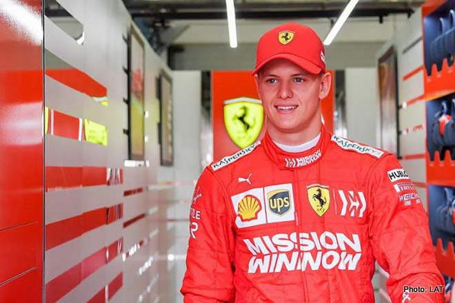 Làng F1 xôn xao: Schumacher &#34;cưỡi&#34; Ferrari gợi nhớ thời hoàng kim - 1