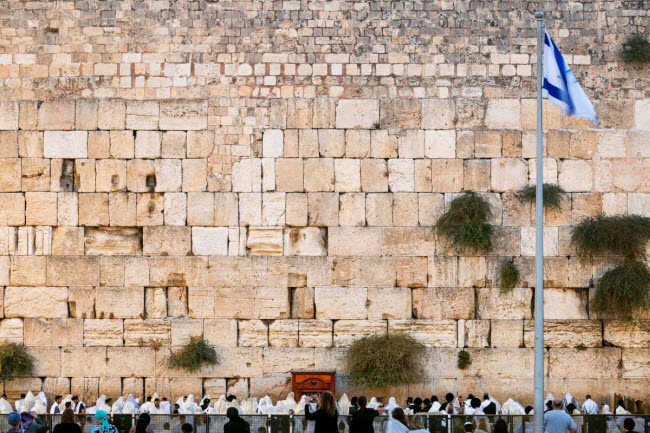 Bức tường phía Tây, Israel: Nằm tại thành khu phố cổ ở Jerusalem, bức tường là địa điểm hành hương linh thiêng của những người Do Thái. Nó được xây dựng từ thế kỷ thứ 2 trước công nguyên.