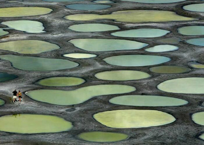 Hồ đốm Khiluk: Hồ đốm Khiluk là hồ có nhiều khoáng chất nhất trên thế giới. Hồ được phát hiện với 365 hồ riêng biệt được sắp xếp theo mô hình giống như  được khảm. Đây chắc chắn là một trong những nơi đẹp nhất trên thế giới.