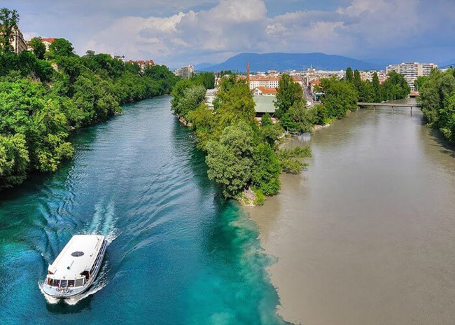 Sự kết hợp của sông Rhone và Arve: Có một sự tương phản được xác định giữa hai con sông của Thụy Sĩ; Một màu xanh và màu một màu nâu. Chúng không bao giờ trộn lẫn vào nhau do sự khác biệt về mật độ.