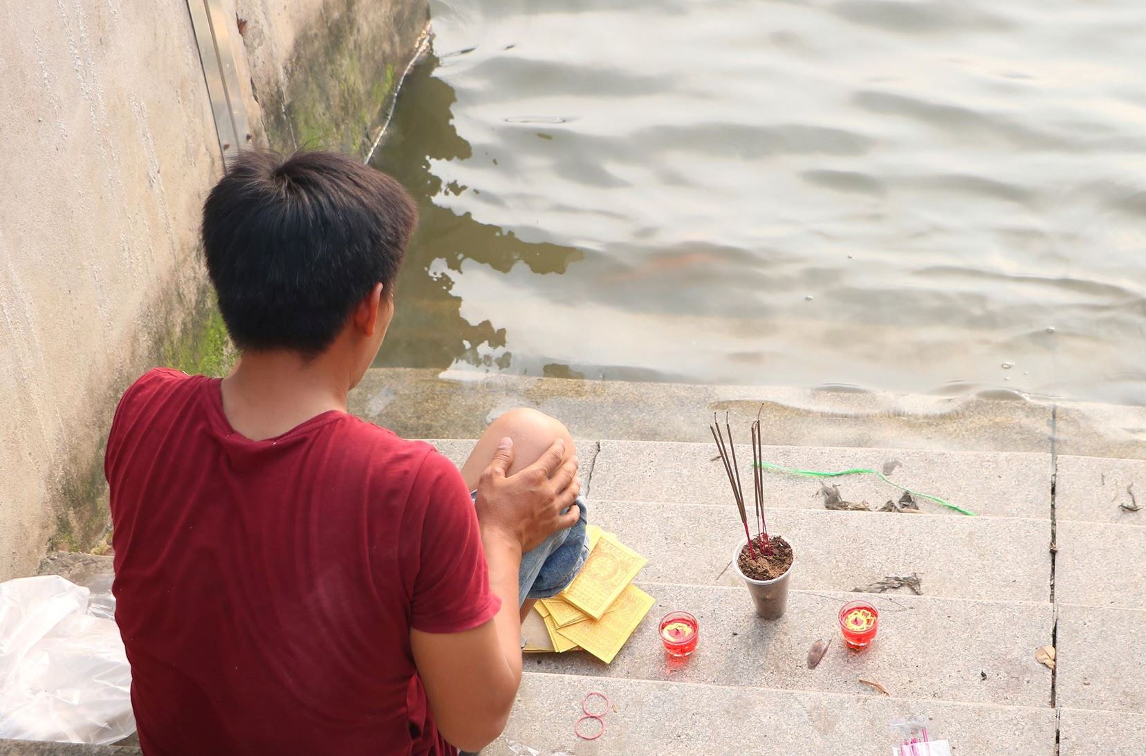 Nhảy xuống sông Sài Gòn để vớt mồi nhậu, thanh niên mất tích - 1
