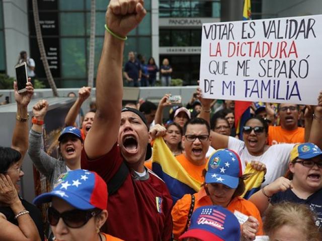 Vì sao Mỹ hối thúc công dân rời khỏi Venezuela trước ngày 6/4?