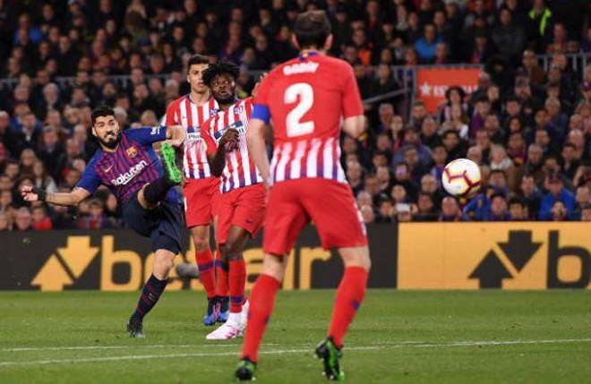 Barca sát ngôi vô địch La Liga: Suarez, Messi làm Solskjaer - MU bất an - 2