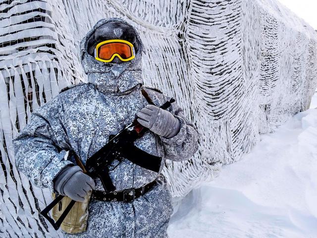 Đột nhập căn cứ quân sự hình cỏ ba lá của Nga trên đảo khổng lồ ở Bắc Cực