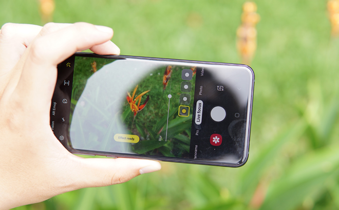 Đánh giá Galaxy S10e: “Nhỏ mà có võ” - 4