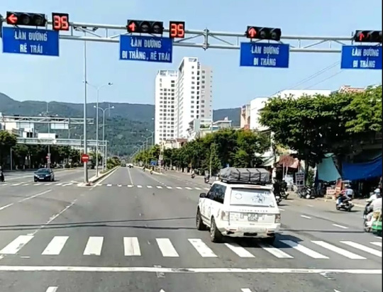 Đoàn xe vượt đèn đỏ ở Đà Nẵng là xe Công ty CP Tập đoàn Trung Nguyên - 1
