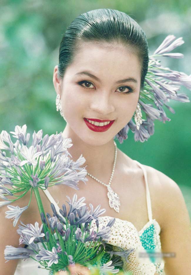 Từ khi có danh hiệu nhan sắc, Thanh Mai trở thành người mẫu ảnh lịch ăn khách và được mời tham gia các dự án phim đình đám của thập niên 90 bên cạnh: Diễm Hương, Thanh Xuân, Việt Trinh...