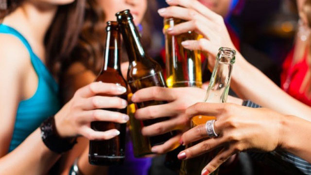 Cấm kinh doanh rượu, bia từ 15 độ cồn trở lên trên Internet: Liệu Việt Nam có khả thi? - 1