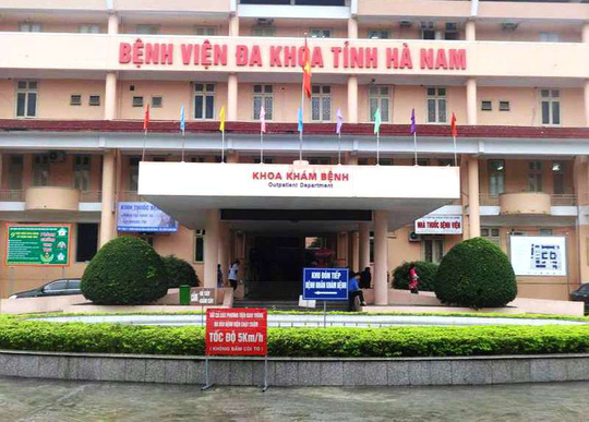 Cảnh sát bắt 5 bác sĩ, nhân viên Bệnh viện Đa khoa tỉnh Hà Nam - 1