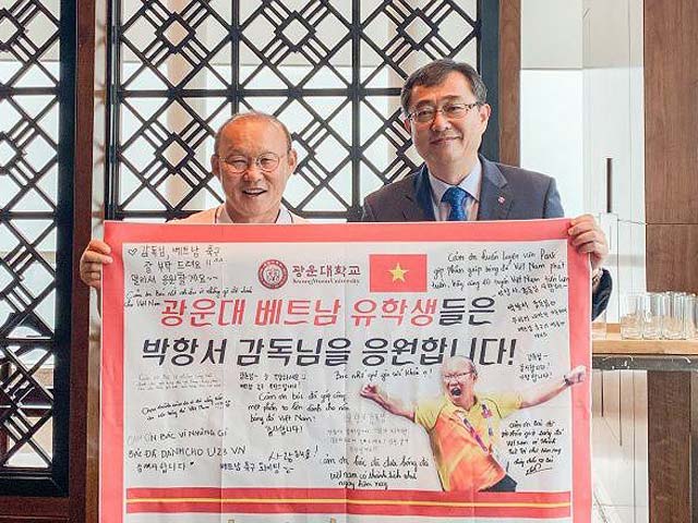 HLV Park Hang Seo bất ngờ được phong Giáo sư