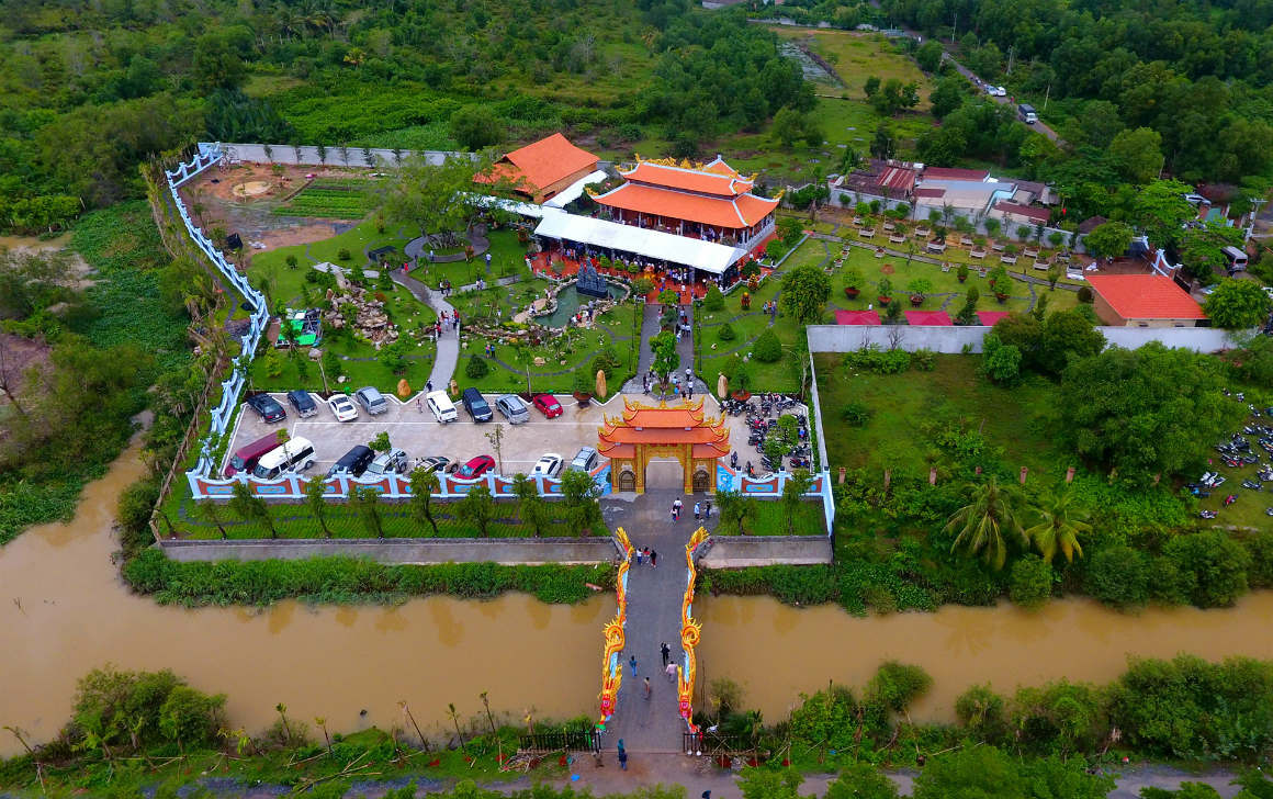 Thuý Nga hé lộ ngôi đền mới &#34;chưa cho vào&#34; ở khu nhà thờ Tổ trăm tỷ của Hoài Linh - 9