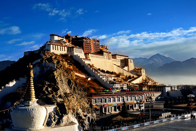 Cung điện Potala: Biểu tượng của Phật giáo Tây Tạng - 1