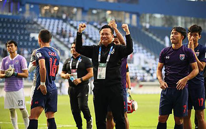 King’s Cup 2019: Ngồi ghế nóng, HLV Thái Lan tuyên bố đánh bại tuyển Việt Nam - 1