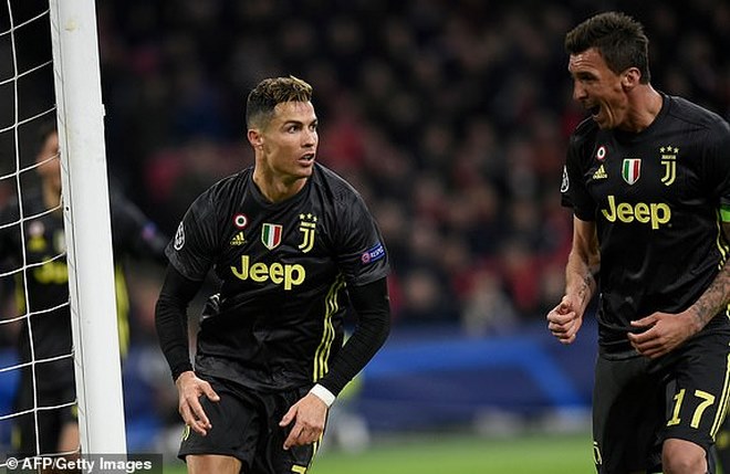 Ronaldo đánh đầu &#34;sấm sét&#34;: Juventus có bàn thắng quý như &#34;vàng&#34; trước Ajax - 7