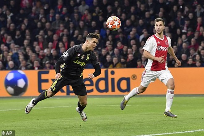 Ronaldo đánh đầu &#34;sấm sét&#34;: Juventus có bàn thắng quý như &#34;vàng&#34; trước Ajax - 5