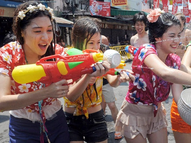 Songkran là một trong những lễ hội thú vị và đặc biệt nhất của Thái Lan. 