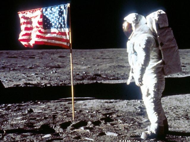 Vì sao Mỹ quay lại Mặt trăng khiến Nga lo lắng?