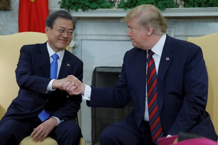 Ông Trump tuyên bố cứng rắn về trừng phạt Triều Tiên - 1