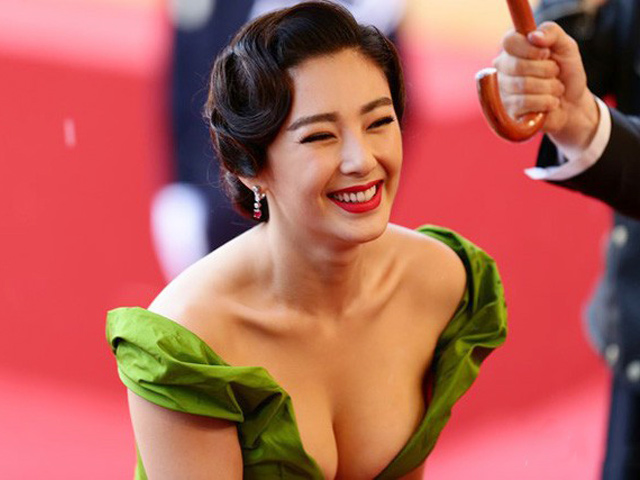 ”Song Hye Kyo Trung Quốc” như tượng sáp sau 2 lần sửa mặt