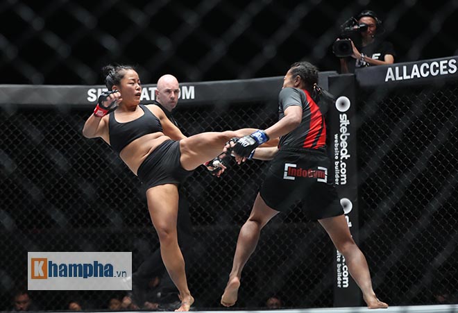 MMA số 1 châu Á: Mỹ nhân gốc Việt cùi chỏ đối thủ không trượt phát nào - 1