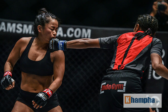 MMA số 1 châu Á: Mỹ nhân gốc Việt cùi chỏ đối thủ không trượt phát nào - 2