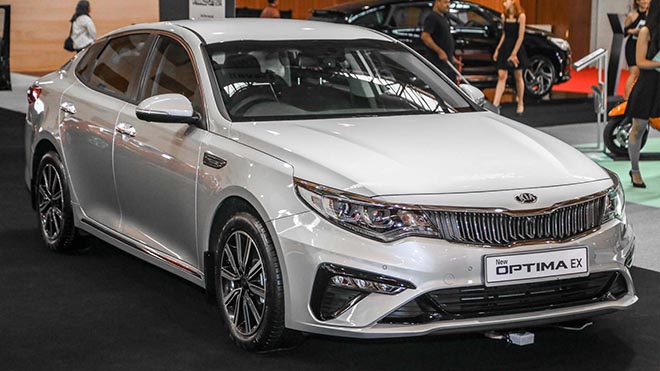 Cận cảnh Kia Optima 2019 bản EX mới với nội thất màu đen sang trọng - 1