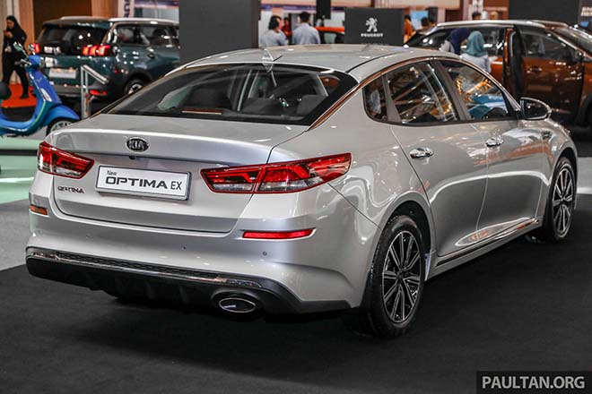 Cận cảnh Kia Optima 2019 bản EX mới với nội thất màu đen sang trọng - 5