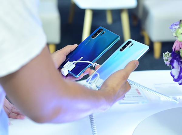 Huawei P30 Pro quá xịn, “cháy hàng” sáng ngày đầu mở bán - 3