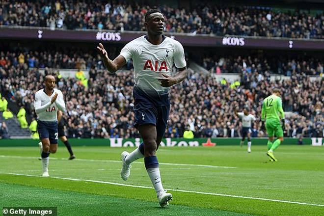 Tottenham - Huddersfield: Người hùng bất ngờ, đua top 4 căng thẳng - 1