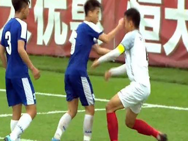 Cầu thủ U17 Hà Nội đấm vào mặt đối thủ Trung Quốc: Nhận án phạt nặng