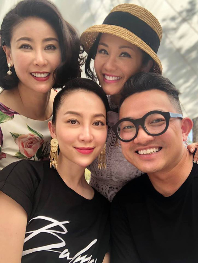 Trong những hình ảnh xuất hiện cùng Hoa hậu Hà Kiều Anh và "chim công làng múa" Linh Nga, Hồng Nhung để lộ gương mặt gầy gò, hốc hác.