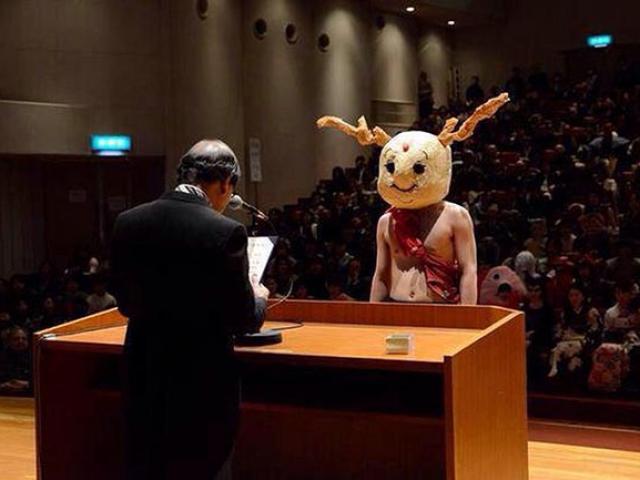 Độc đáo lễ tốt nghiệp ”không áo cử nhân” của sinh viên Đại học Kyoto