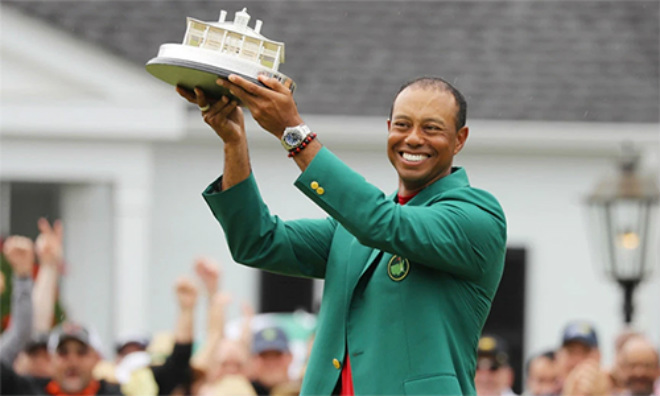 “Siêu hổ” Tiger Woods gầm thét trở lại: Fan cuồng đánh liều &#34;vớ&#34; triệu đô - 2