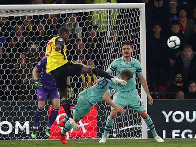 Watford - Arsenal: Món quà khó tin, thẻ đỏ vô duyên