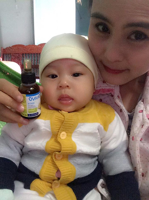 Con hết khó ngủ, quấy đêm chỉ nhờ mẹo hay của mẹ - 1