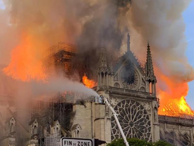 3 gia tộc giàu nhất nước Pháp góp số tiền khổng lồ tái thiết Nhà thờ Đức Bà