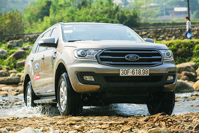 Hai CEO kinh doanh vận tải đánh giá SUV 7 chỗ Ford Everest Ambiente - 5