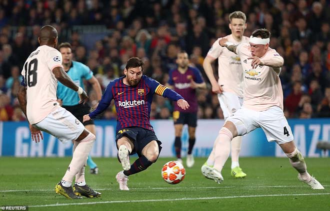 Juventus thua sốc Cúp C1: Ronaldo dễ &#34;hít khói&#34; Messi đua Bóng vàng - 2