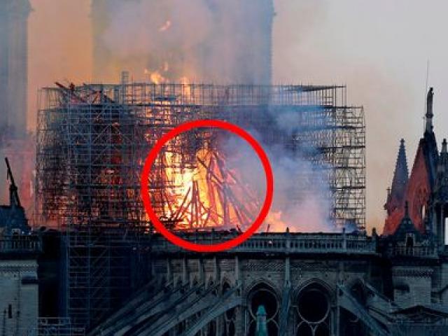 Nhìn thấy hình ảnh giống Chúa Jesus trong đám cháy Nhà thờ Đức bà Paris?