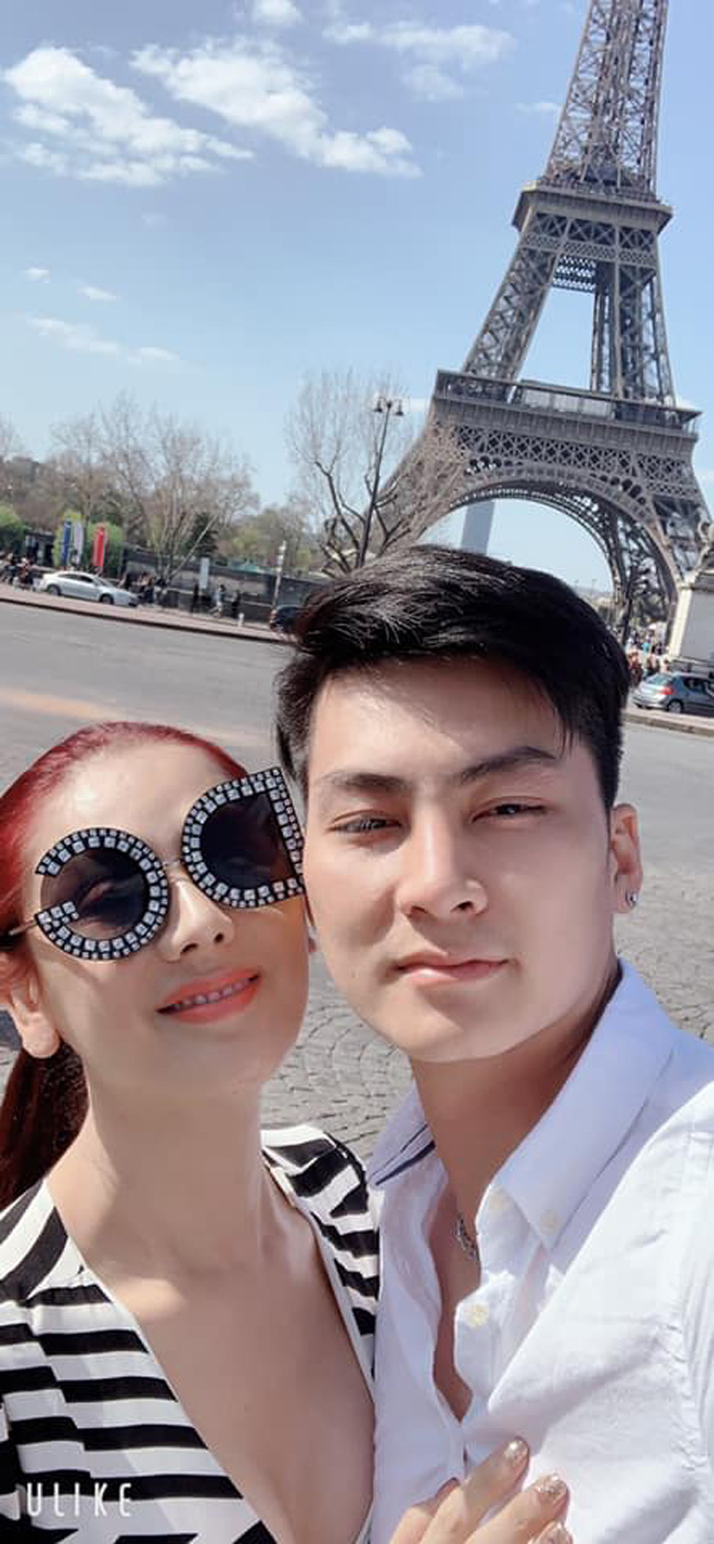 Hiện tại cuộc sống của vợ chồng Lâm Khánh Chi vui vẻ đầm ấm. Cả hai còn dành thời gian để đi du lịch nước ngoài hâm nóng tình cảm.