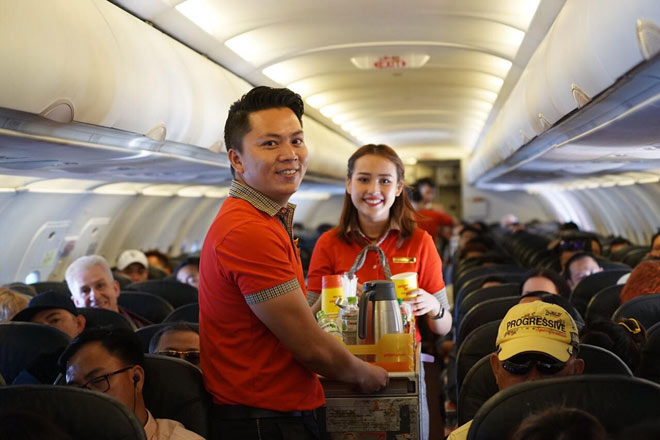 “Mì tôm và gấu bông ”: Vietjet Air đang hái quả ngọt từ các dịch vụ phụ trợ như thế nào? - 1