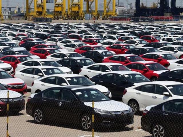Giá xe giảm, nhập khẩu ô tô tăng sốc so với năm ngoái