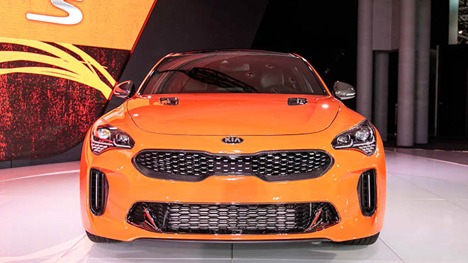 Kia Stinger GTS 2019 phiên bản đặc biệt với màu cam không thể nào sang chảnh hơn - 2