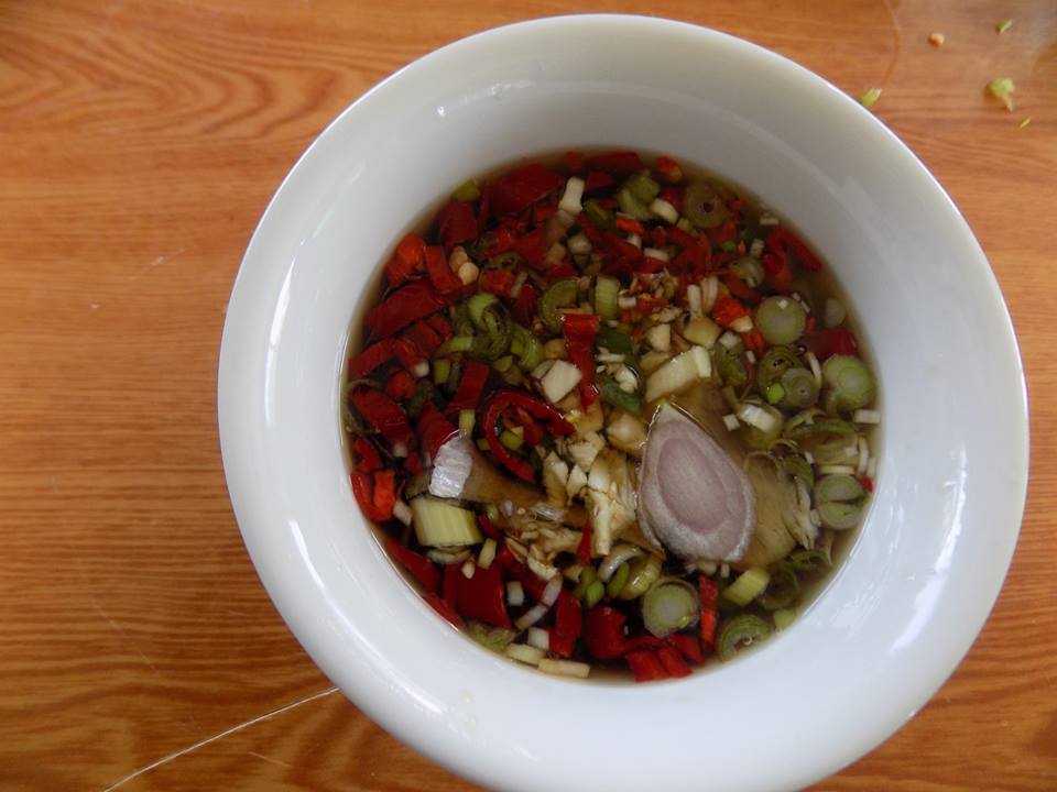 Lạ miệng đùi gà rim tiêu thơm lừng, cả nhà "đánh bay" nồi cơm - 2