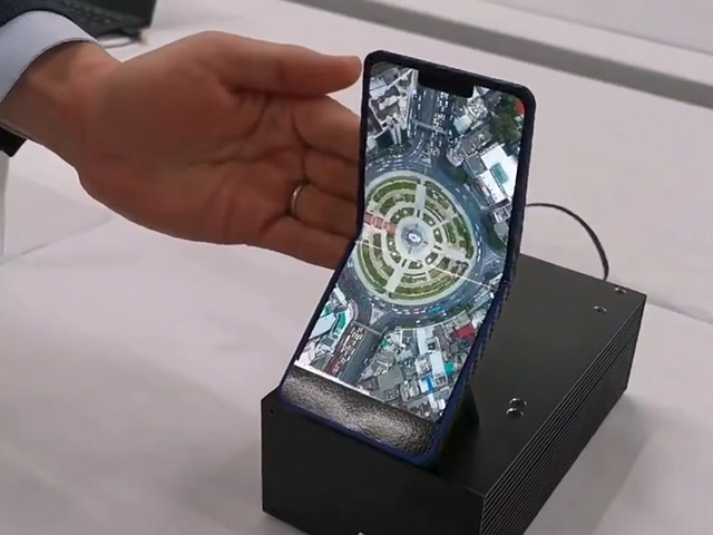 Smartphone gập lại của Sharp có thể gieo sầu cho Galaxy Fold và Mate X?