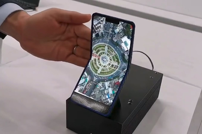 Smartphone gập lại của Sharp có thể gieo sầu cho Galaxy Fold và Mate X? - 1