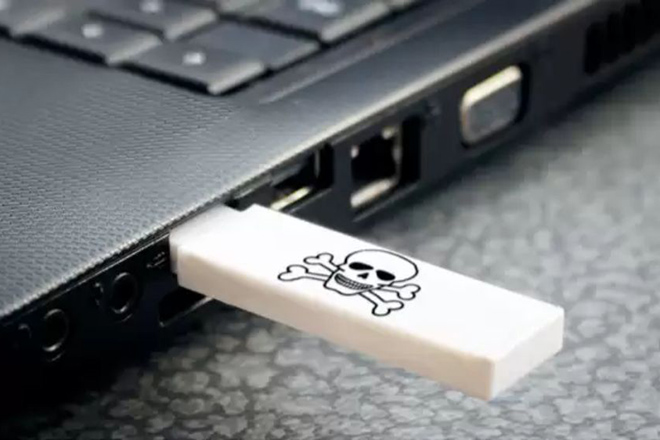Một sinh viên dùng USB phá hoại máy tính giá trị gần 1,36 tỉ đồng - 1