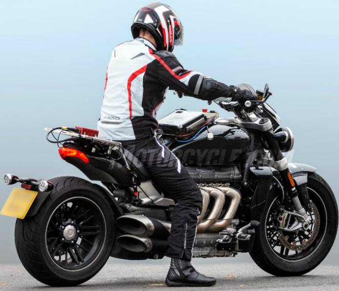 2020 Triumph Rocket III lộ bản sản xuất, các đối thủ “khóc thét” - 2