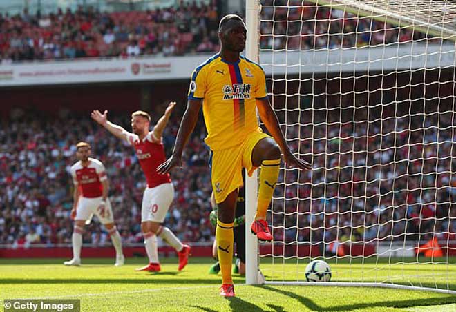 Arsenal - Crystal Palace: Hàng thủ mơ ngủ, rượt đuổi 5 bàn kịch tính - 1